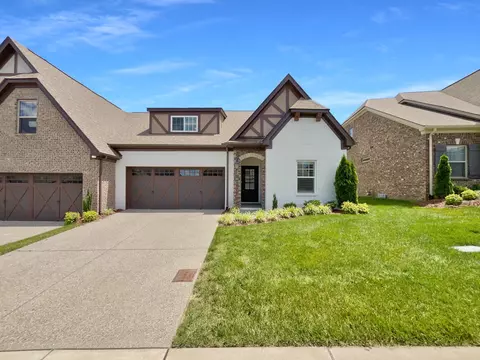 901 Cherry Grove Dr, Hendersonville, TN 37075