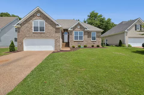 1151 Summerville Cir, Thompsons Station, TN 37179