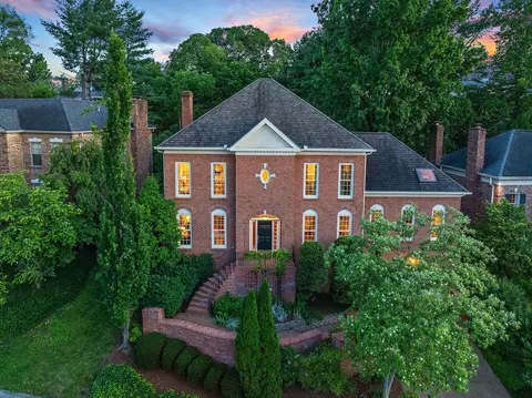 218 Burlington Pl, Nashville, TN 37215