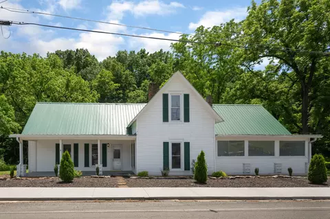 525 Water St, Charlotte, TN 37036