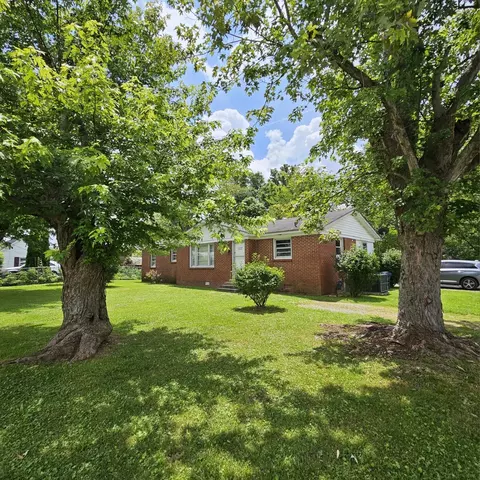 107 W Bryant St, Smithville, TN 37166
