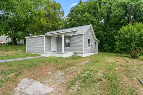 524 E College St, Watertown, TN 37184