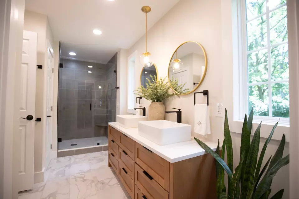 Bath - 2524 Flamingo Dr, Nashville, TN 37207 photo 1 of 2