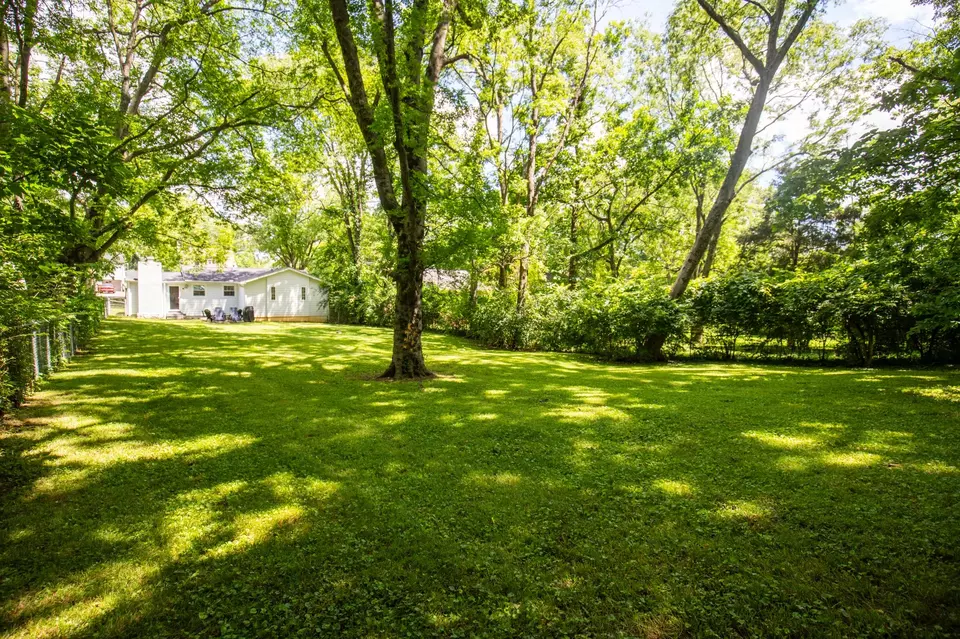Exterior - 2524 Flamingo Dr, Nashville, TN 37207 photo 7 of 8