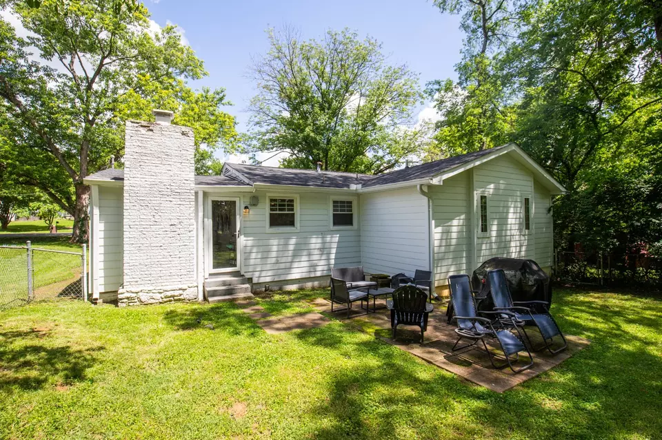 Exterior - 2524 Flamingo Dr, Nashville, TN 37207 photo 3 of 8