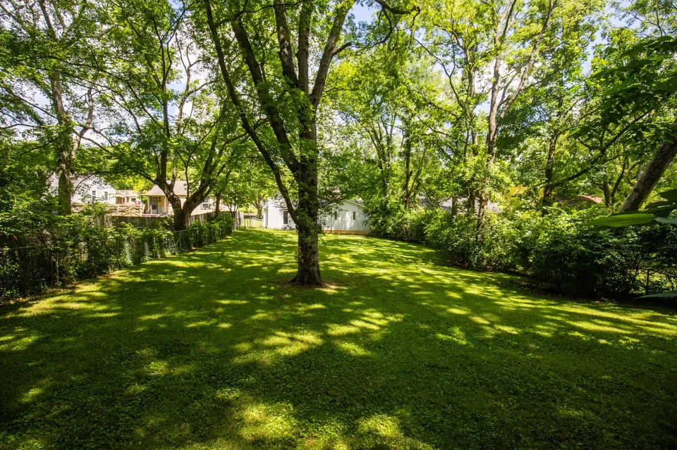 Exterior - 2524 Flamingo Dr, Nashville, TN 37207 photo 4 of 8