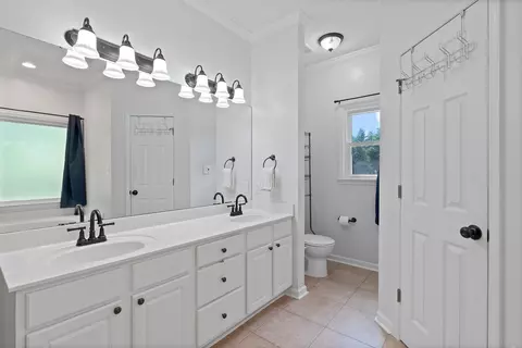 Bath - 28 Spring Valley Rd, Taft, TN 38488 photo 1 of 4