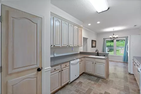 Kitchen - 28 Spring Valley Rd, Taft, TN 38488 photo 2 of 3