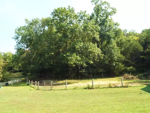 Exterior - 28 Spring Valley Rd, Taft, TN 38488 photo 5 of 15