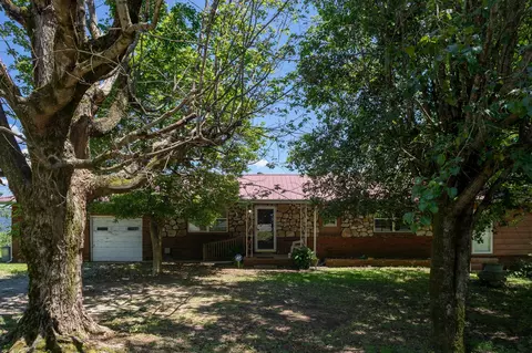 786 Brow Rd, Trenton, GA 30752