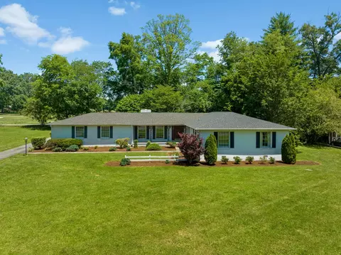 1720 Country Club Dr, Tullahoma, TN 37388