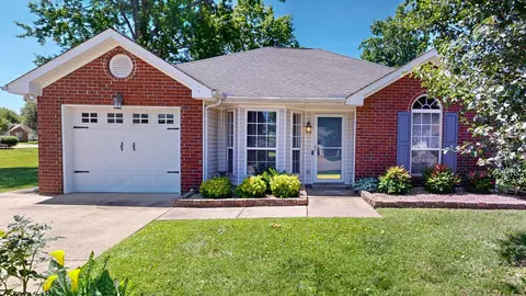 108 Dorchester Dr, White House, TN 37188