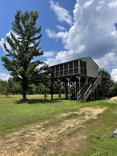 570 Dailey Loop, Linden, TN 37096