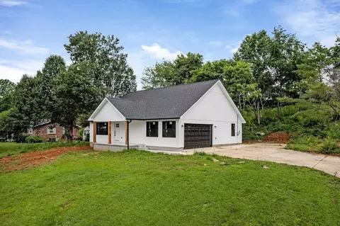 658 N Edgewood Dr, Sparta, TN 38583