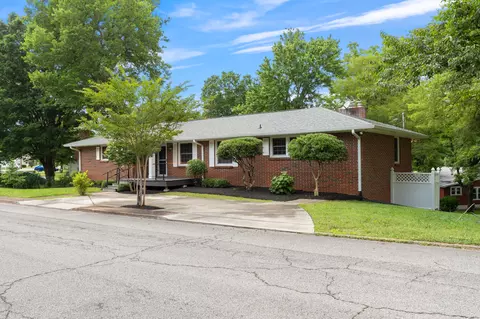 103 Park Ave, Dickson, TN 37055
