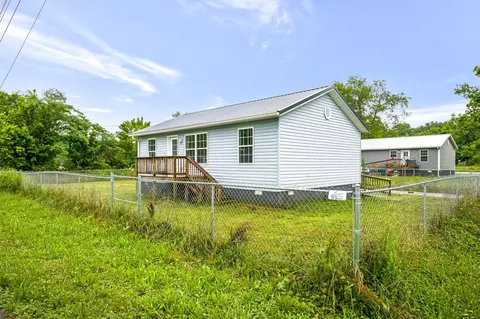 102 Pickett St, Waverly, TN 37185