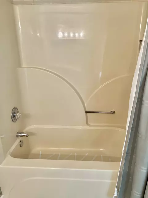 Bath - 120 Eldon Dr, Manchester, TN 37355 photo 5 of 6