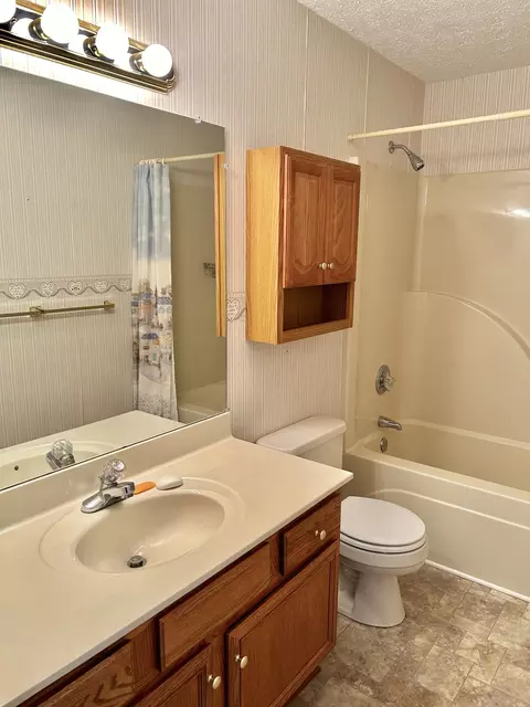 Bath - 120 Eldon Dr, Manchester, TN 37355 photo 1 of 6
