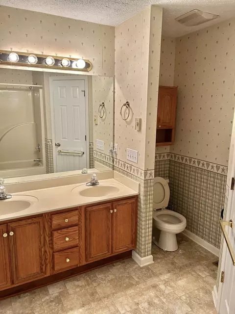 Bath - 120 Eldon Dr, Manchester, TN 37355 photo 6 of 6