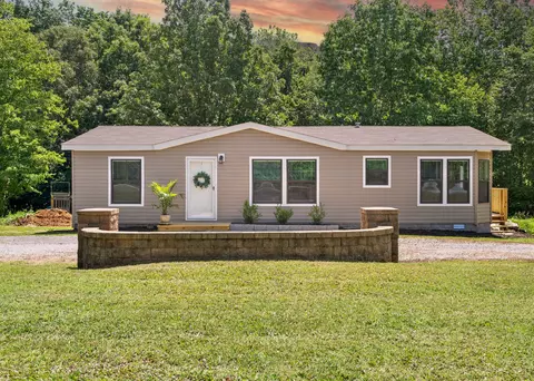 590 Mount Zion Ln, Mcewen, TN 37101