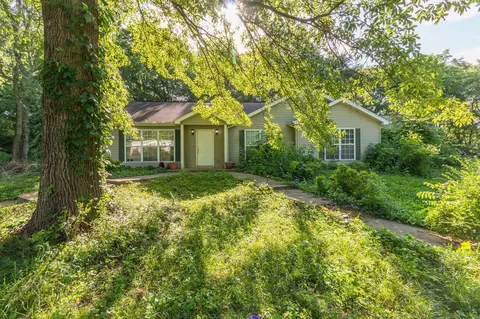 5323 Swiss Air Dr, Murfreesboro, TN 37129