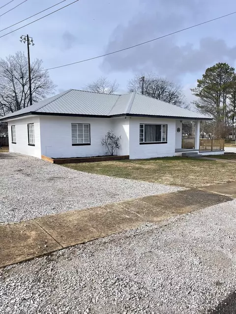 113 Poplar St N, Cowan, TN 37318