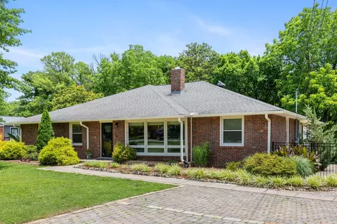 4960 Stillwood Dr, Nashville, TN 37220