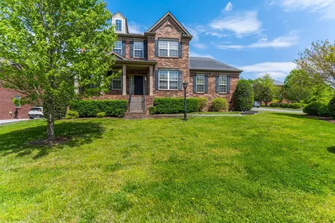 99 Berry Hill Dr, Hendersonville, TN 37075