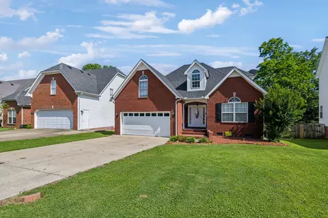 2377 Oak Hill Dr, Murfreesboro, TN 37130