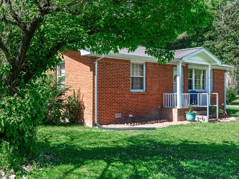 104 E Ward St, Centerville, TN 37033