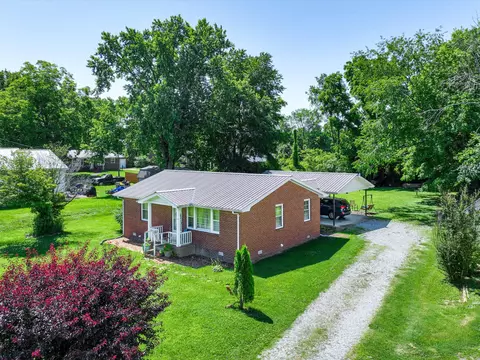 104 E Ward St, Centerville, TN 37033 photo 2