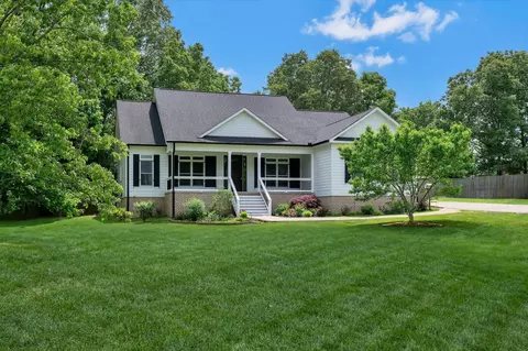 204 Highland Ln, Burns, TN 37029