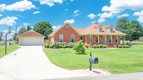 20 Jonathan Dr, Fayetteville, TN 37334