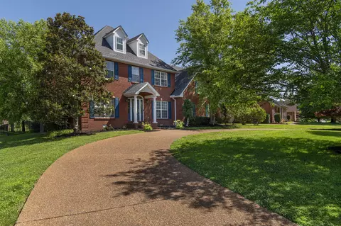146 Woodlake Dr, Gallatin, TN 37066