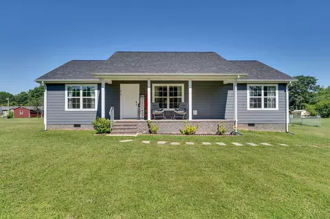 676 Parkway Dr, Smithville, TN 37166