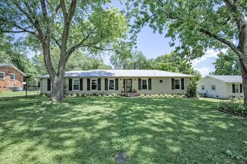 124 Greenyards Pl, Hendersonville, TN 37075