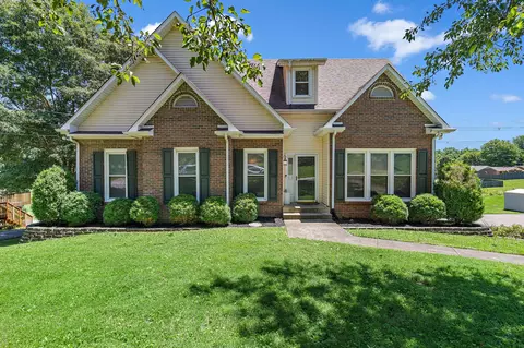 718 Ashwood Dr, Clarksville, TN 37043