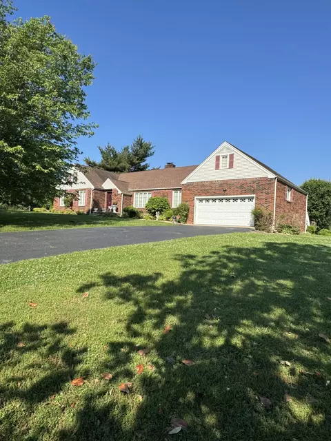 715 Mcclure St, Red Boiling Springs, TN 37150