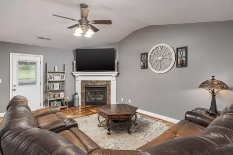 565 Van Dell Dr, Rock Spring, GA 30739 photo 3