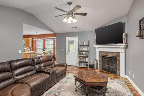 565 Van Dell Dr, Rock Spring, GA 30739 photo 4