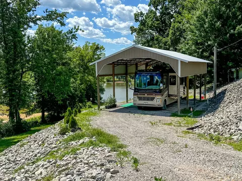 61 Uncle Toms Cir, Linden, TN 37096