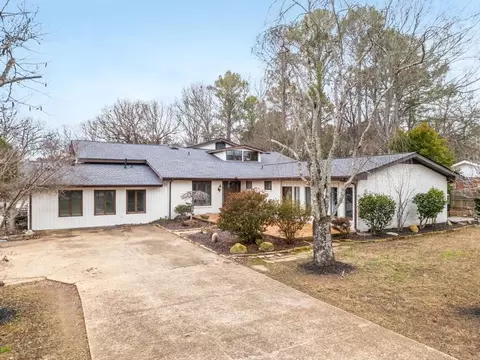 1147 Lakeside Cir, Hixson, TN 37343