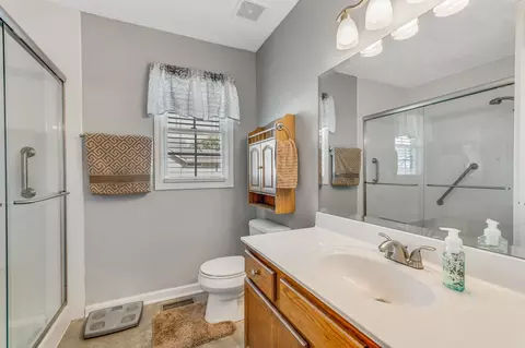 Bath - 2115 Moonlite Ct, Murfreesboro, TN 37128 photo 1 of 2