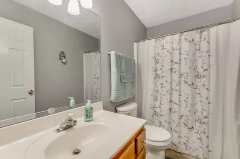 Bath - 2115 Moonlite Ct, Murfreesboro, TN 37128 photo 2 of 2