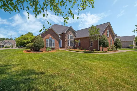 738 Starpoint Dr, Gallatin, TN 37066