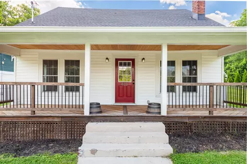411 Riverside Dr, Columbia, TN 38401