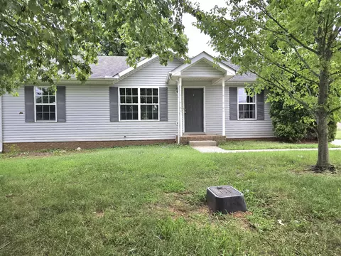 112 Waterford Dr, Oak Grove, KY 42262