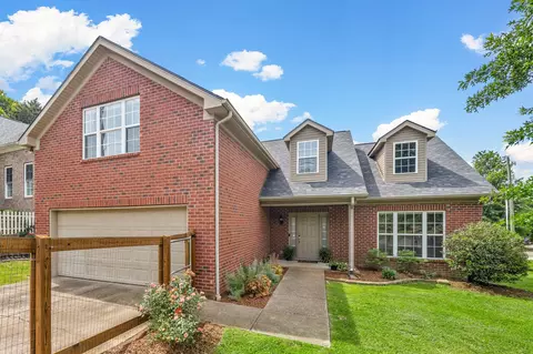 26 Twin Oaks Dr, Nashville, TN 37211