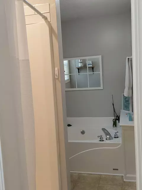 Bath - 7145 Lone Eagle Dr, Murfreesboro, TN 37128 photo 2 of 4