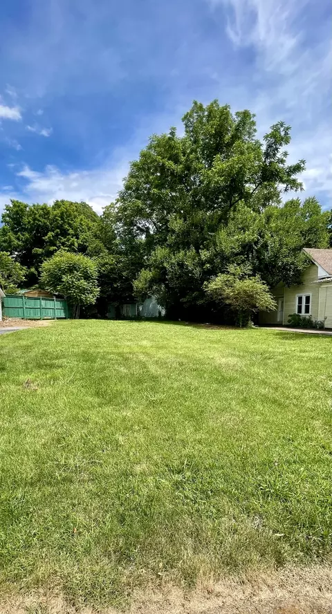 112 S Columbia Ave, Lawrenceburg, TN 38464